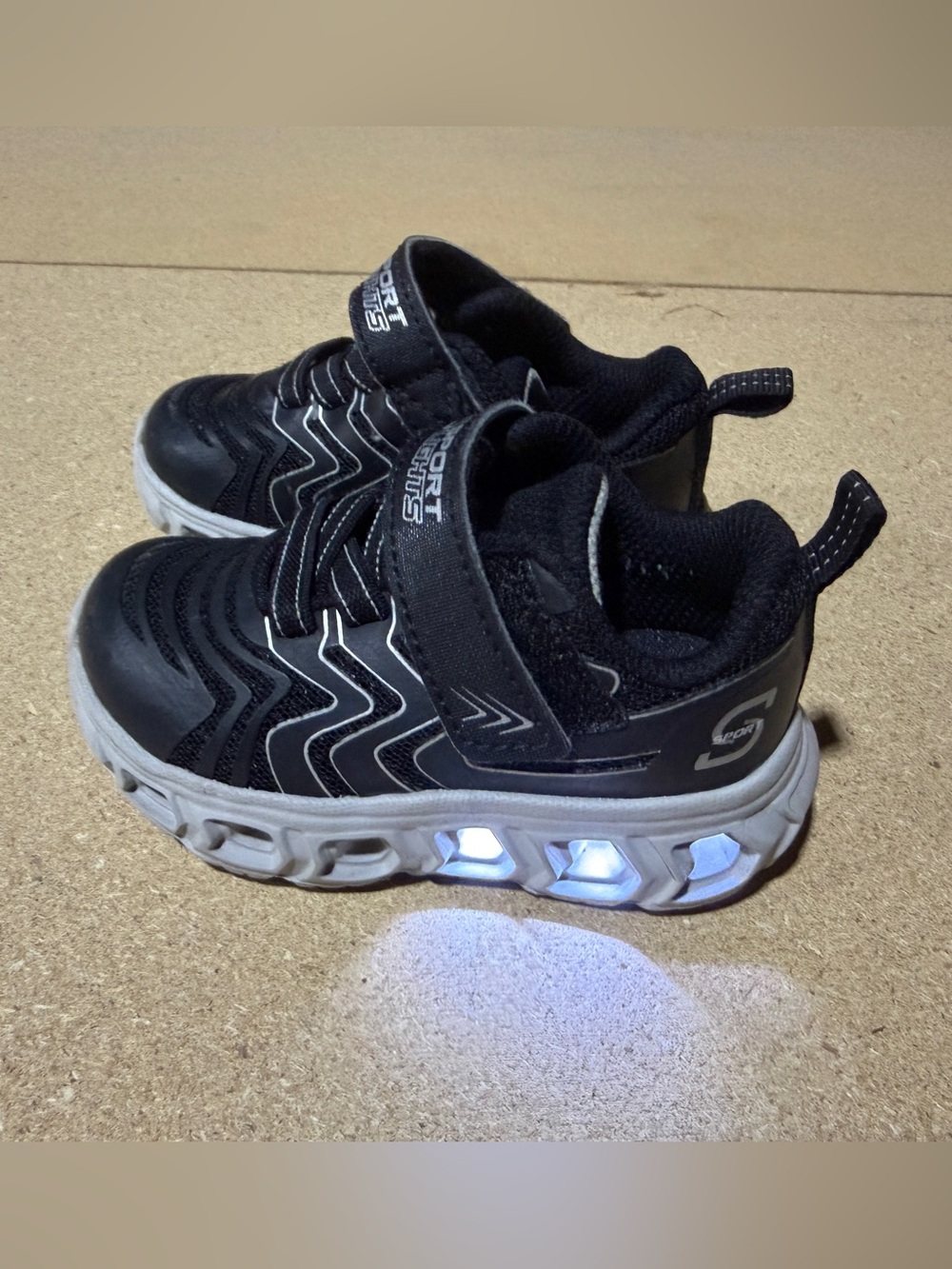 Skechers light up Black Kids Sneakers with White Sole - Picture 2 of 5